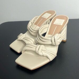 Women’s Size 7 Dolce Vita Cream Pumps